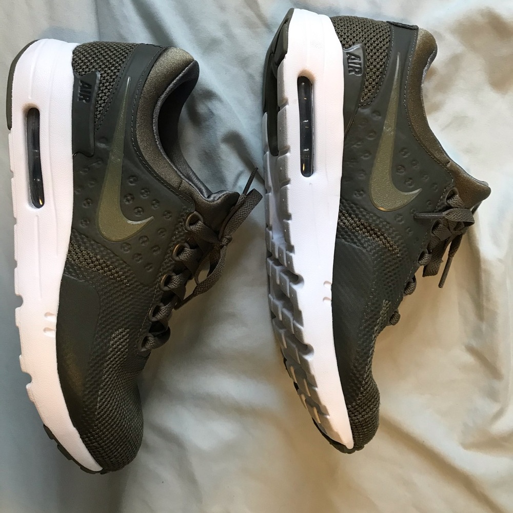 Nike Airmax Zero Essential Olive Green